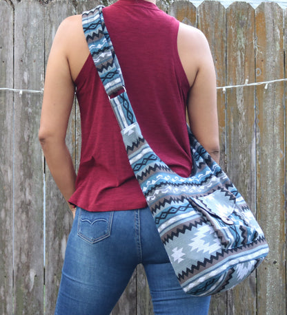 Bolso bandolera gris y azul para botellas