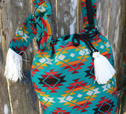 Bolso bandolera con borlas turquesa