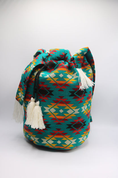 Bolso bandolera con borlas turquesa